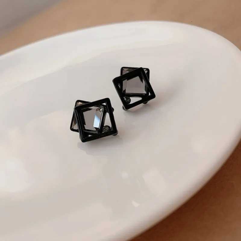 Black Crystal Metal Square Earrings 2021 New Elegant Women Fashion Ear Studs Y250812
