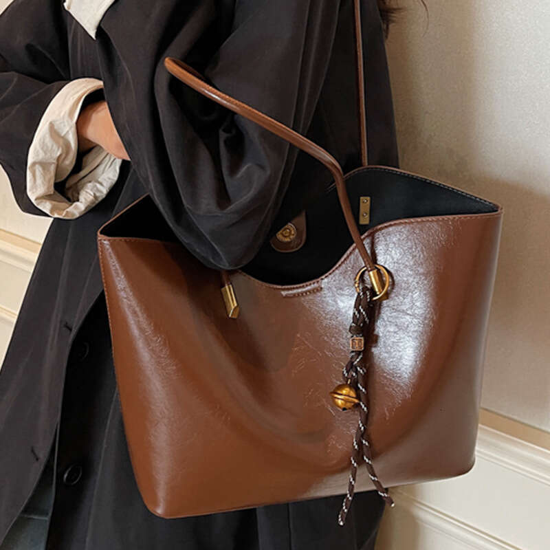 Capacity Tote for Women 2025 New Simple Versatile Casual Lazy Style Luxury Designer Bags Underarm Shoulder Commuter Large Bag