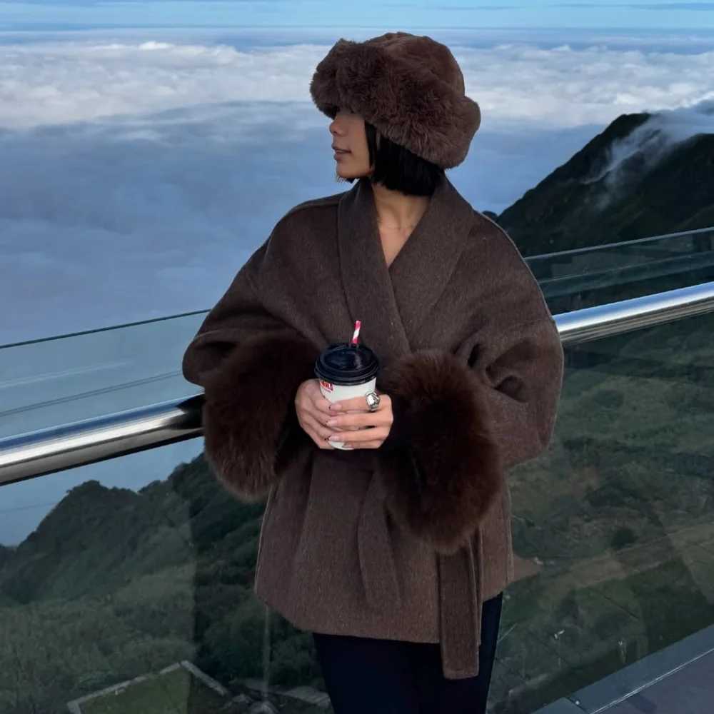 2025 New Autumn Winter Natural Fur Coat Female Wool Jacket Women Fashion Solid Real Fur Overcoat Woolen Outerwear Z250813