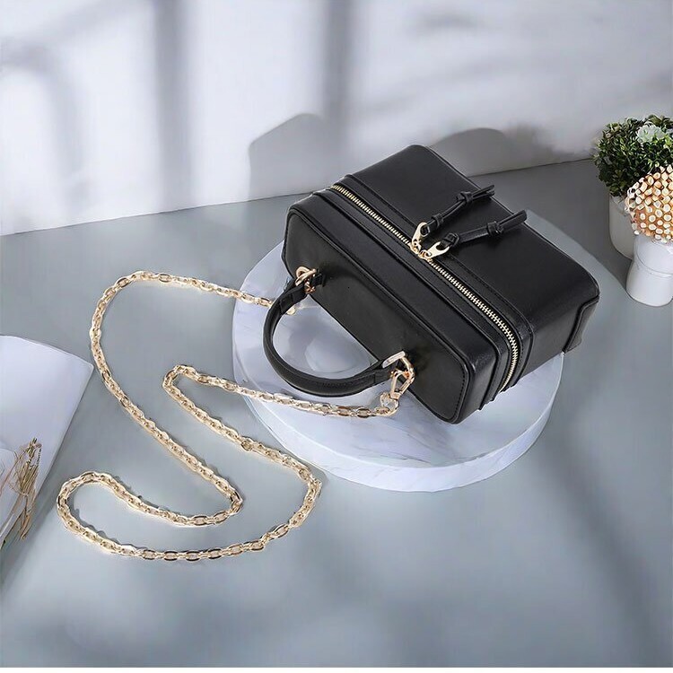 Designer Bag Latest Women's Bag 2025 New Retro Single Shoulder Crossbody Trendy Handheld Hard Luxury Bag Fashion Small Square Bag Trendy One Piec