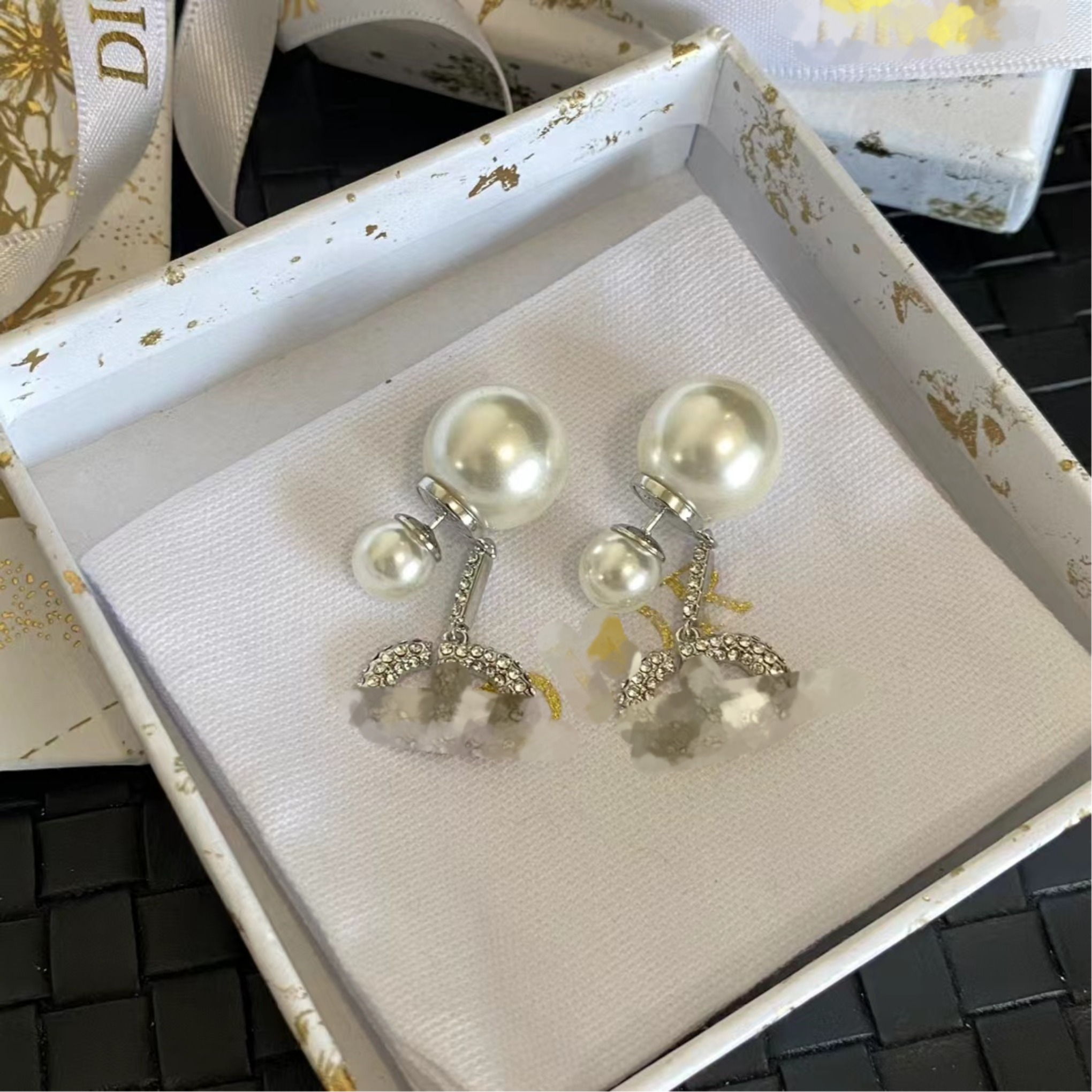 High-Quality Pearl and Crystal-Inlayed Symbol Hoop Earrings for Fashion Lovers Ever fade
