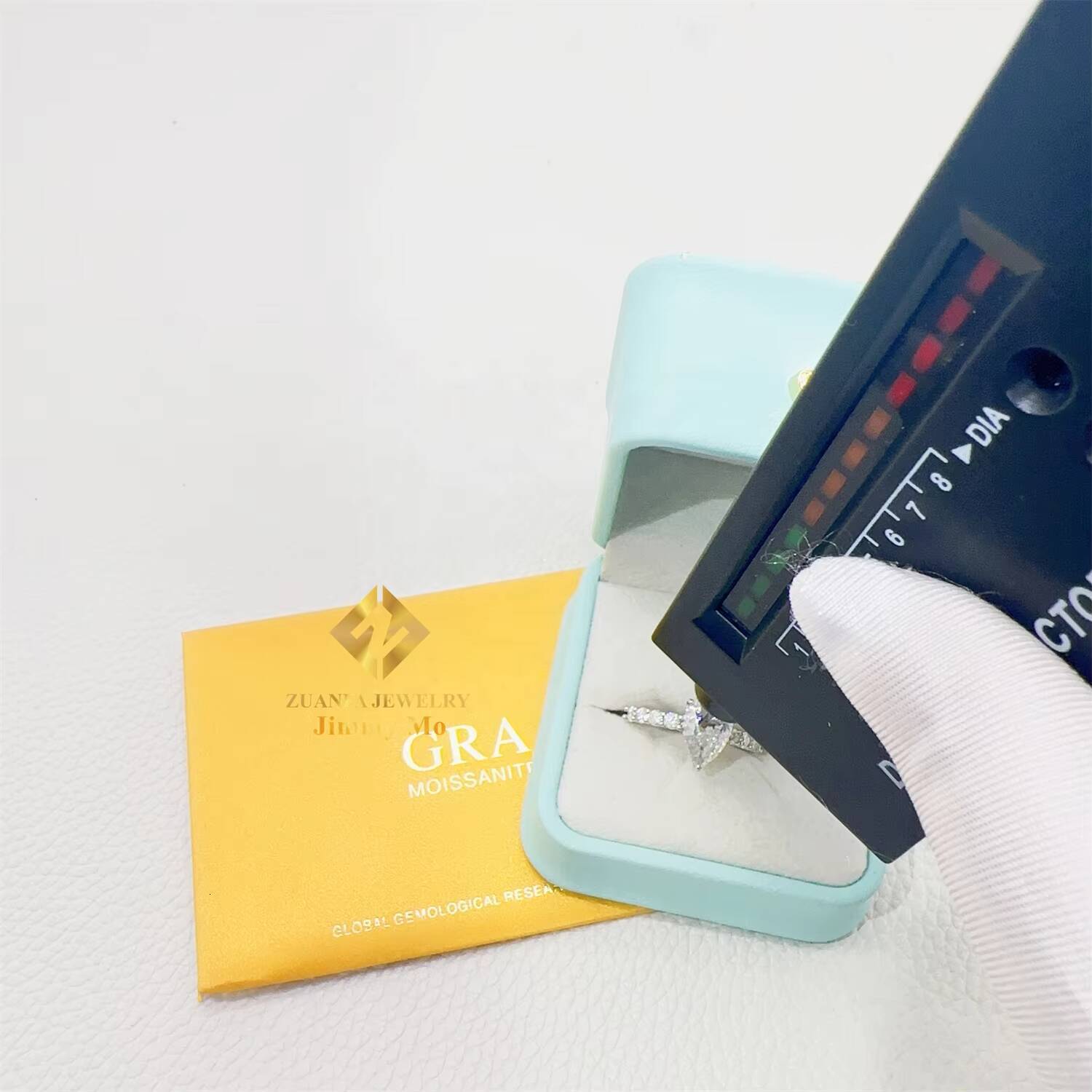 gorgeous female style 3CT pear-shaped 925 silver wedding bridal moissanite engagement ring