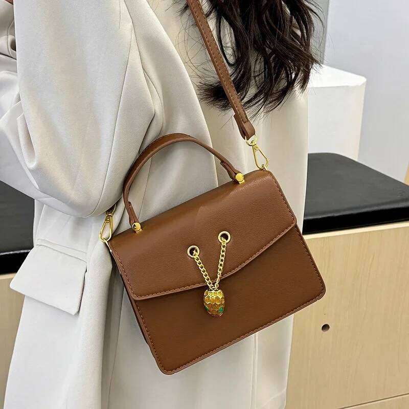 Designer Luxury Trendy Minimalist Crossbody Bag For Women Vintage Leather Messenger Purse With Letter Designer Paris Shopper