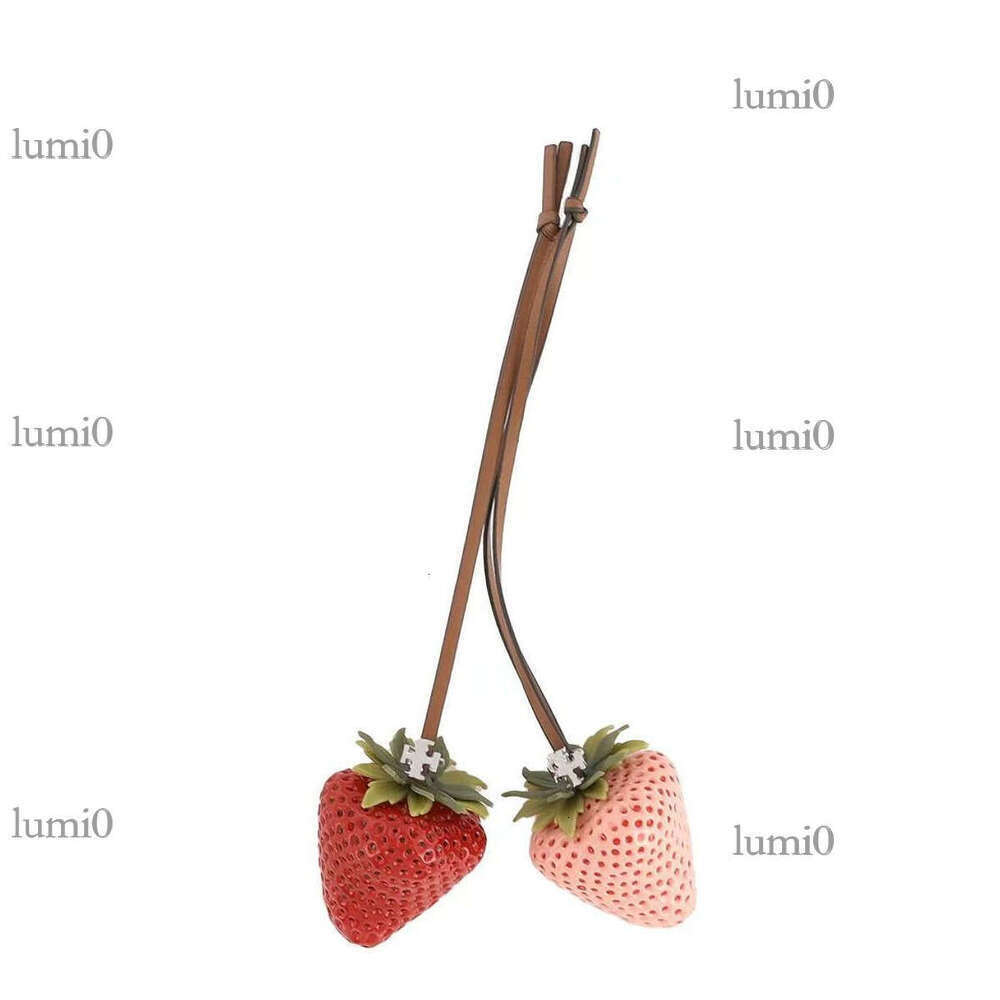 New Hot-Selling Two-Color 3D Realistic Fruit Big Strawberry Pendant Personalized Bag Keychain Accessory