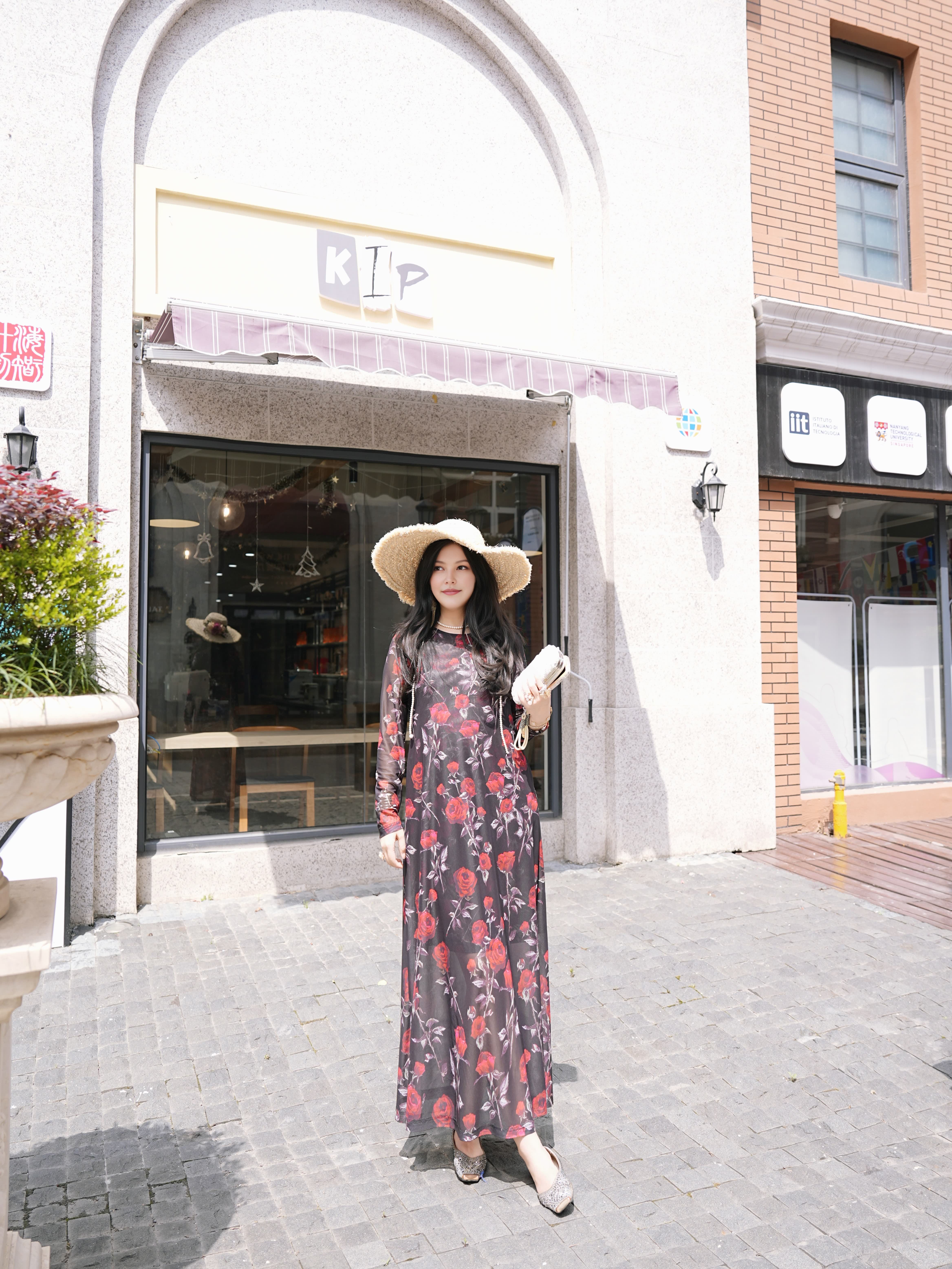 Summer luxury new original black background rose designer dress retro slimming light luxury and highend feel for party birthday festival be gift for m