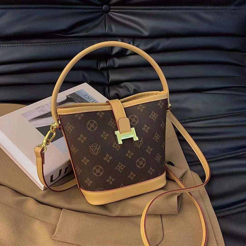 DHessentials Minimalist Bucket Bag - Stylish Shoulder Crossbody Bag for Women, Fashionable PVC Handbag (Beige)