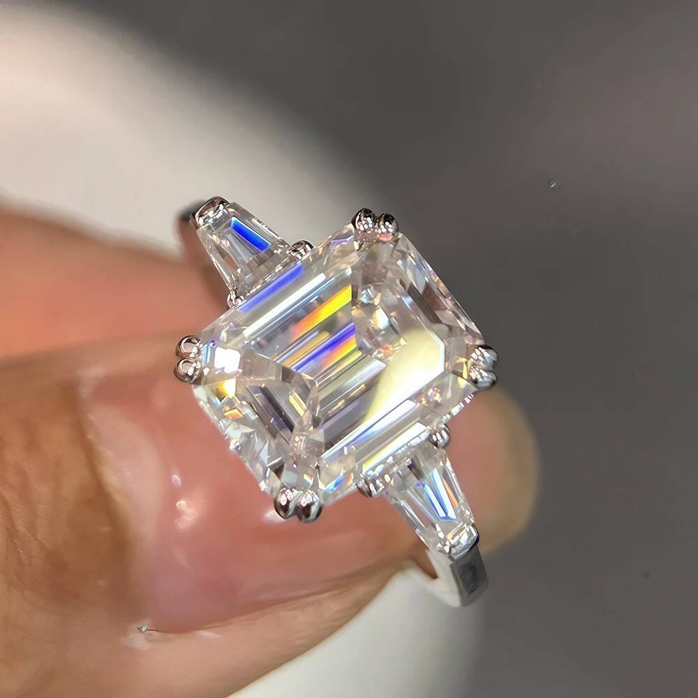 1/2/3/4Carat Emerald Cut Full Moissanite Engagement Rings with Tapered Baguette Cut Diamond S925 Silver Wedding Rings for Women