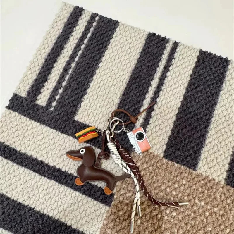 1PC Cute PU Leather Puppy Dog Keychain Pendant Lovely Dachshund Women Bag Charm Phone Pendant Trinket Car Key Ring Party Gift 250811
