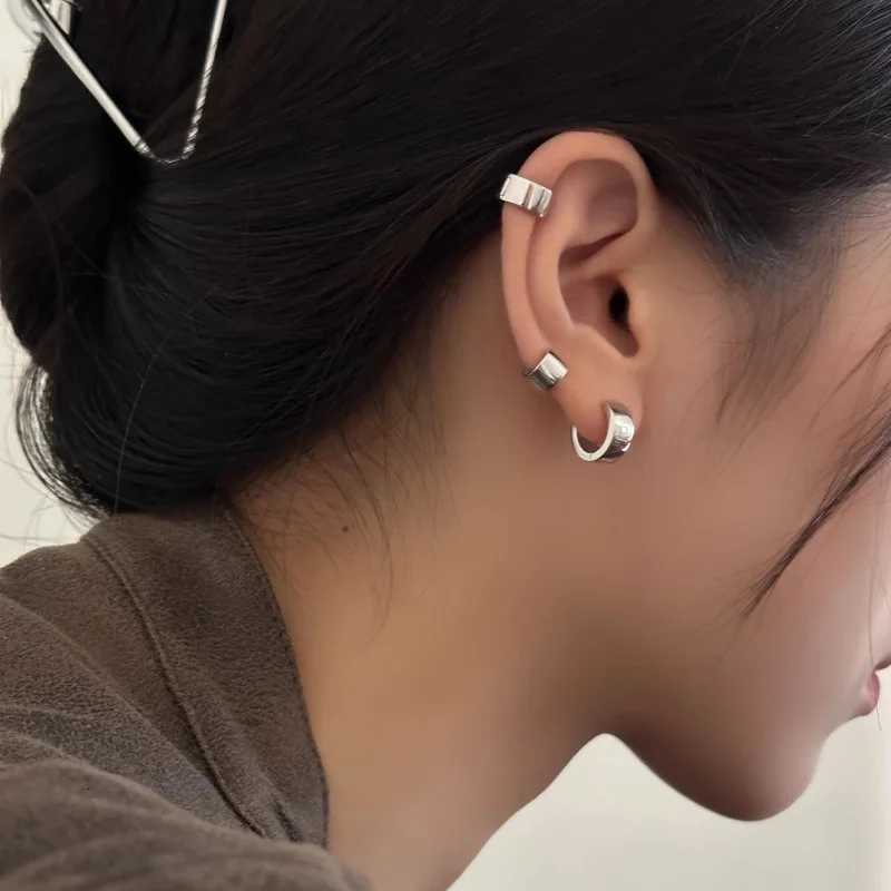 Unique Fashion 2PCS Stainless Steel Hoop Earrings Minimalistic 6mm 8mm Wide Glossy Silver Color Ear Cuffs for Women EarringsXJ250814