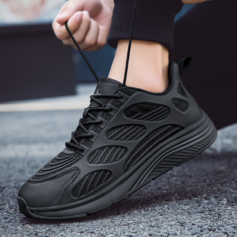 Outdoor hiking shoes for men; anti-puncture, anti-slip, and cross-country training shoes; casual trekking shoes.