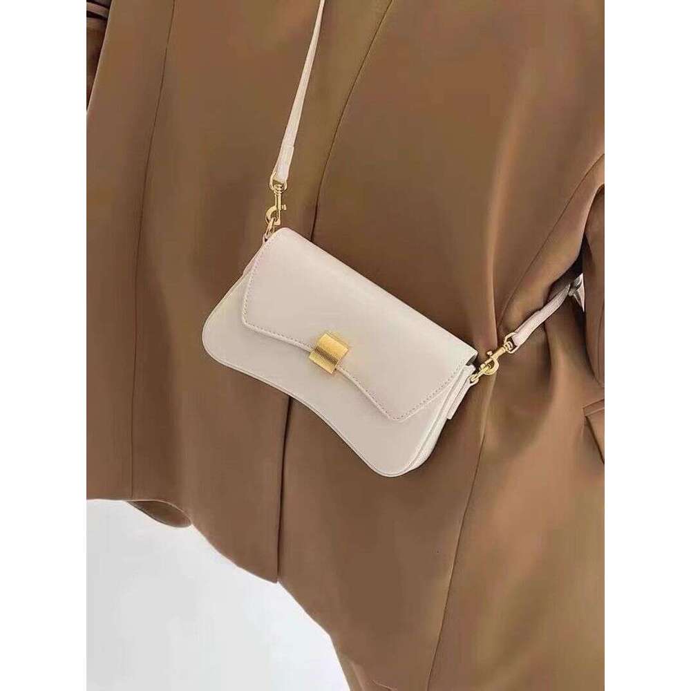 French Underarm Bag New Trendy Niche Design Light Baguette Women S High End Sense One Shoulder Messenger Handbag