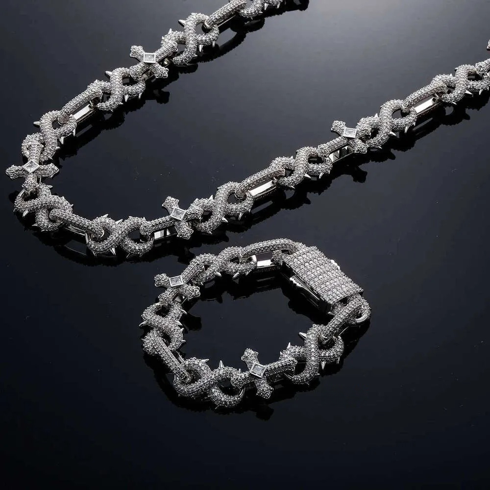 Hip-hop style 8-shaped embroidered cross necklace. Colombian chain-style pendant. Set with moissanite. Ice crystal inlay version. Personalized men