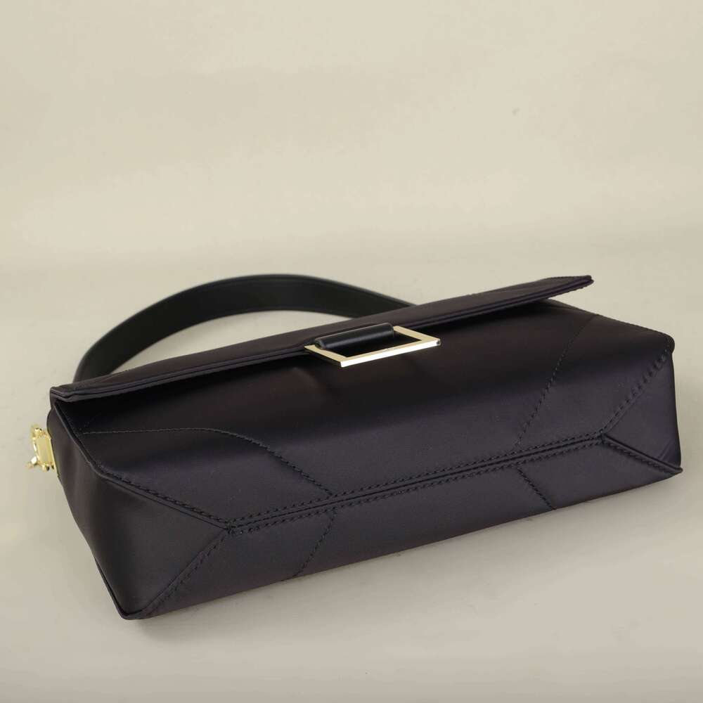 PG Exquisite Brand Fashion Handbag Classic Solid Design Shoulder Dark Letter Emed Ladies Party Bag