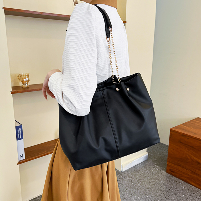 Large Capacity Tote Trendy Shoulder Underarm Chain Daily Commute Autumn PU Women's Bag