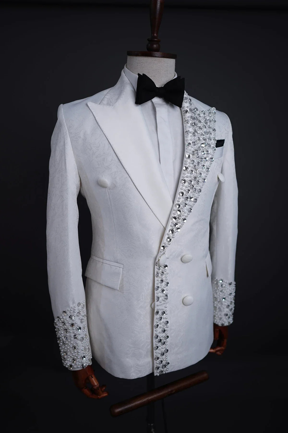 Wedding Men Suits Jacket Tuxedos Crystal Beads White Floral Peaked Lapel Double Breasted 1 Pieces Blazer Custom Made 250811