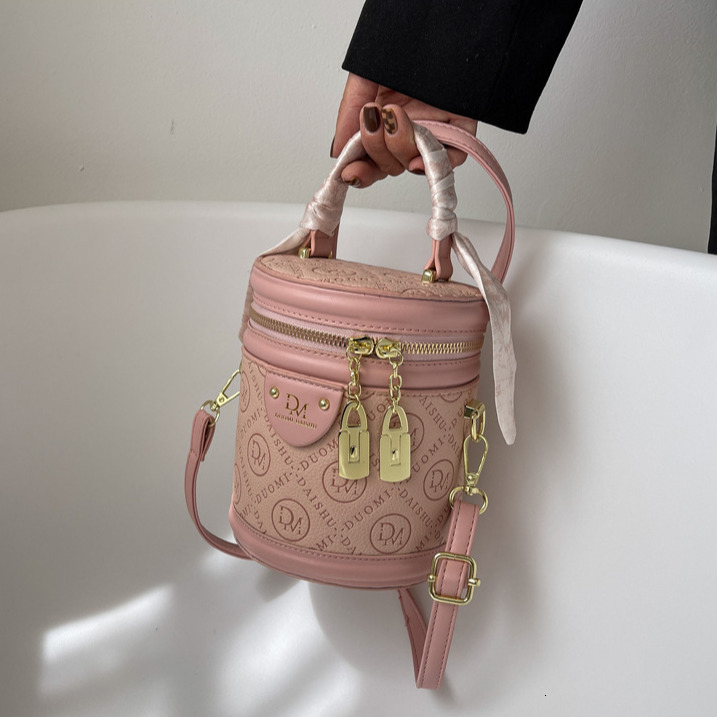 Free Shipping Luxury Bag Designer Solid Color Texture Women's Small Bag Round Bucket Bag New Fashion Niche Handbag Casual Letter Shopping Shoulde