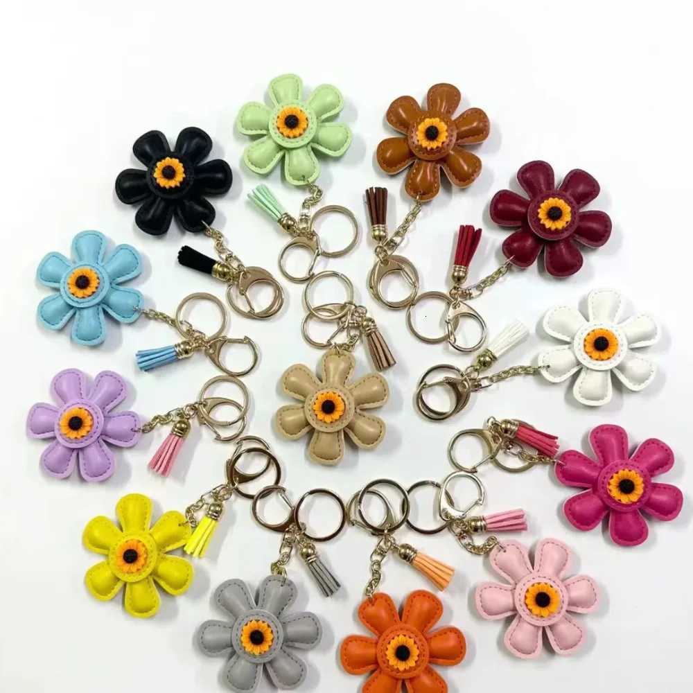 Creative Sunflower Bag Charm Keychain PU Leather Pendant Keyring Sweet Charm Flower Hanging Bag Backpack Decoration Accessory Gift Y250814