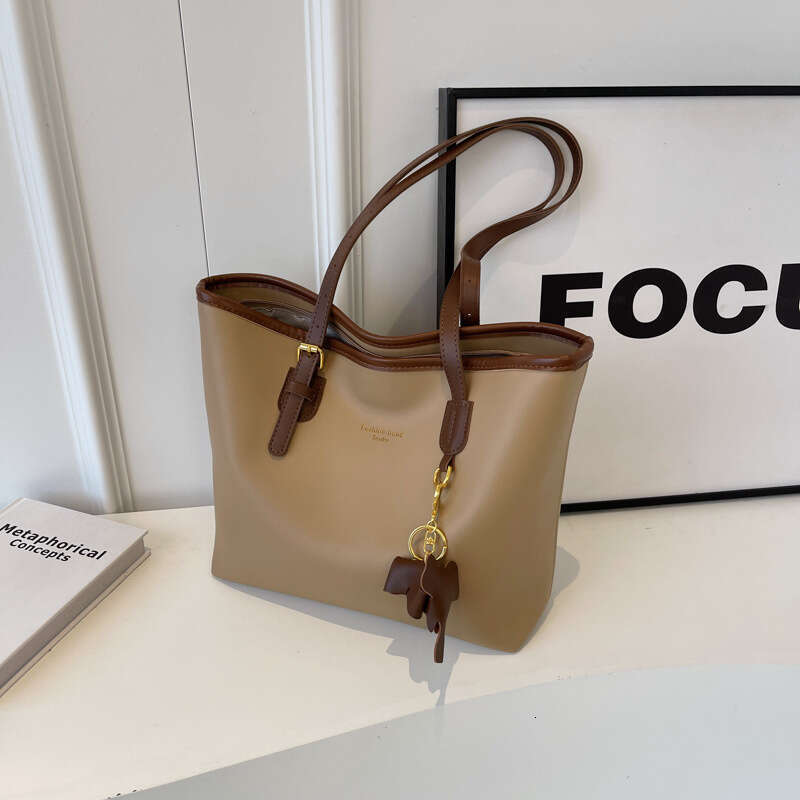 Capacity for Large Women 2025 New Simple Versatile Shoulder Textured College Student Class Commuter Tote Bag