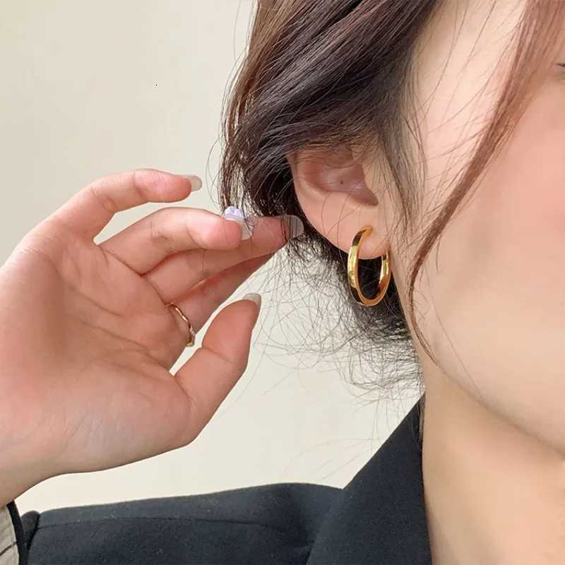 New Fashion Classics Simple Big Round Hoop Earrings for Women Circle Girls Shiny Delicate Party Womens Jewelry New Arrival 2023 XJ250814