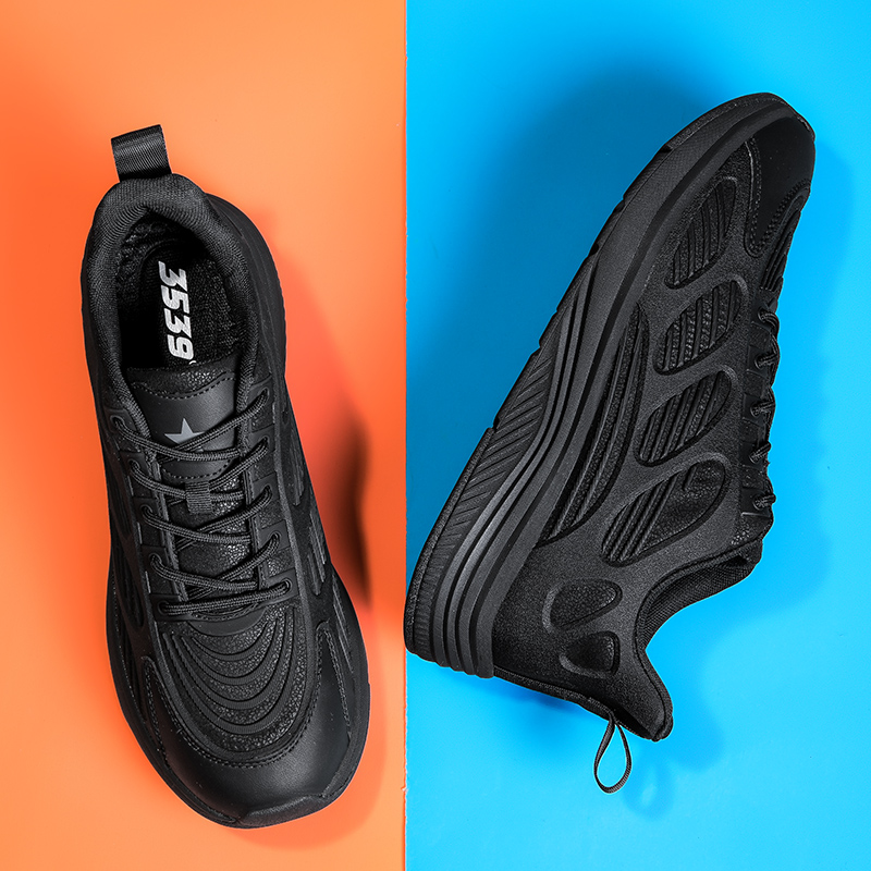 Outdoor hiking shoes for men; anti-puncture, anti-slip, and cross-country training shoes; casual trekking shoes.