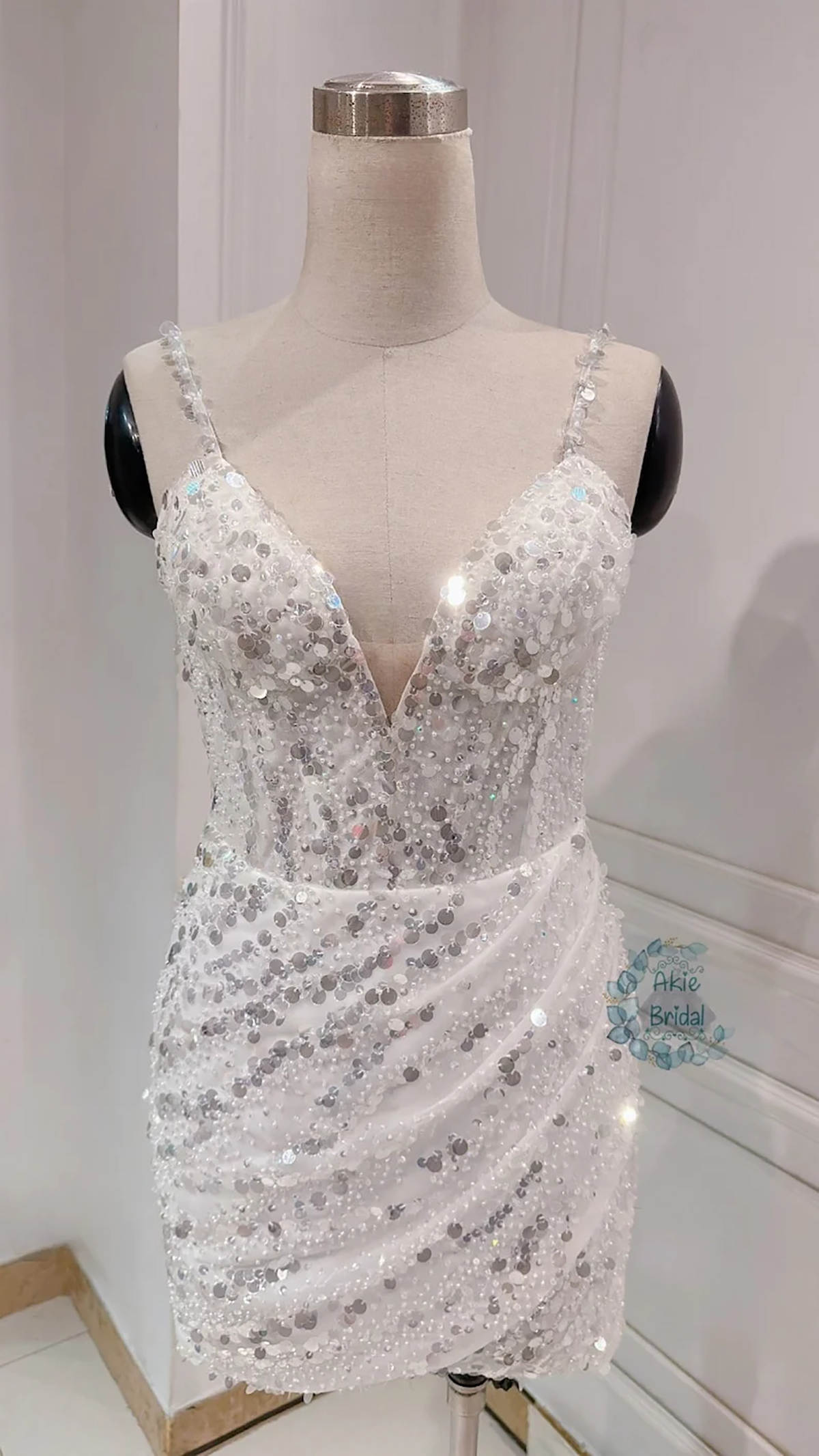 Classic Dresses A-Line Prom Dress V-Neck Pleat Sequined Sleeveless Backless Mini Dress Bridal Gown Vestido de novia Custom Made