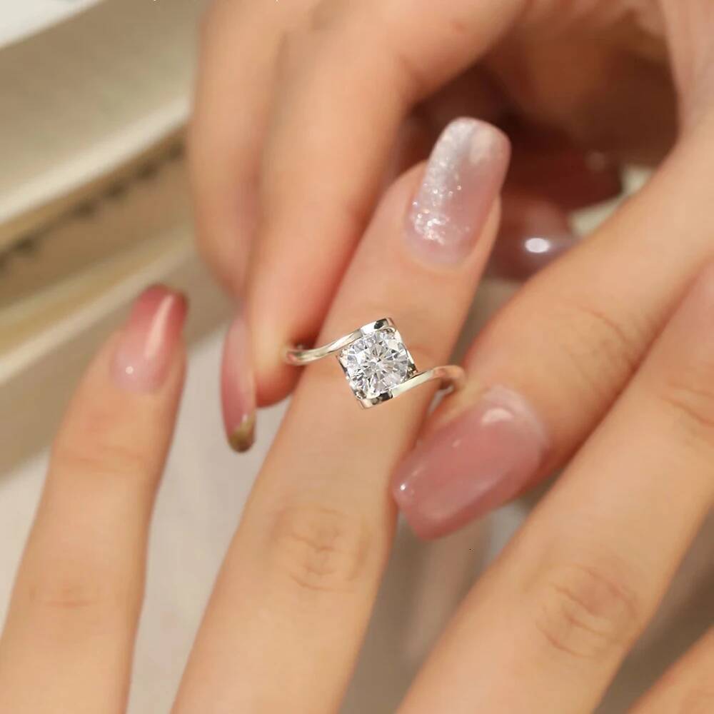 BXINY 0.5/1CT Moissanite Ring 925 Sterling Silver for Women Solitaire Diamond Emgagement Wedding Band Gift Jewelry GRA Certified