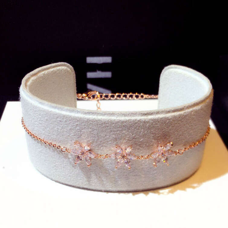 New Fashion Design Japanese and Korean Style Bracelet with Zircon Three Flowers Elegant Bangle Jewelry for Women S00318