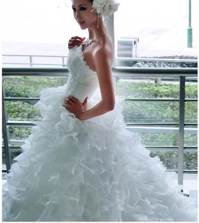 Vintage Strapless Beading Princess Bride Fashion Models Big Fluffy TailL Long Tail Wedding Dress Bridal Gown Real Photos