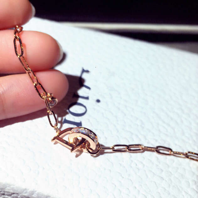 New Fashion Korean and Japanese Style Exquisite Circle Zircon Letter Temperament Bracelet Jewelry for Women S00293