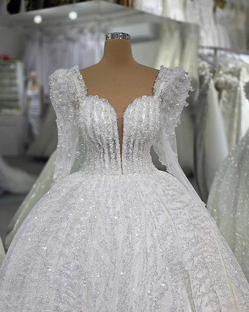 Gorgeous A Line Women Wedding Dress Sweetheart Neck Sleeveless Bridal Gowns Sequins Pearls Detachable Train Dress Customized vestidos de novia