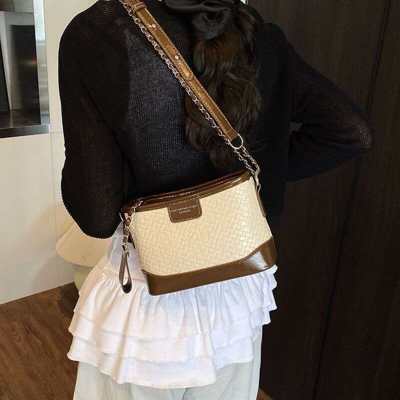 Quilted Chain 2025 For Women New Fashionable Versatile High-end Bucket Commuter Shoulder Crossbody Bag Light