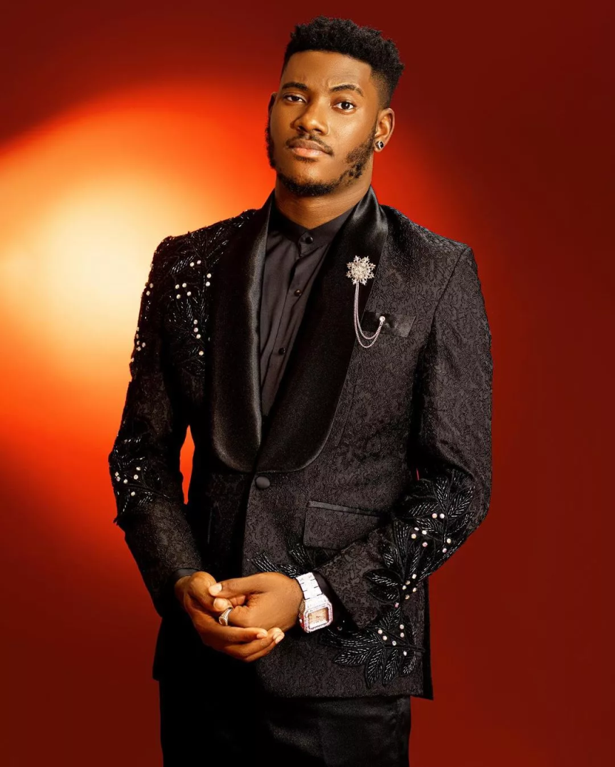 Handsome 2 Pieces Men Suits Shawl Lapel Single Breasted Tuxedos Jacquard Appliques Beadeds Classic Fit Customized Party Homme