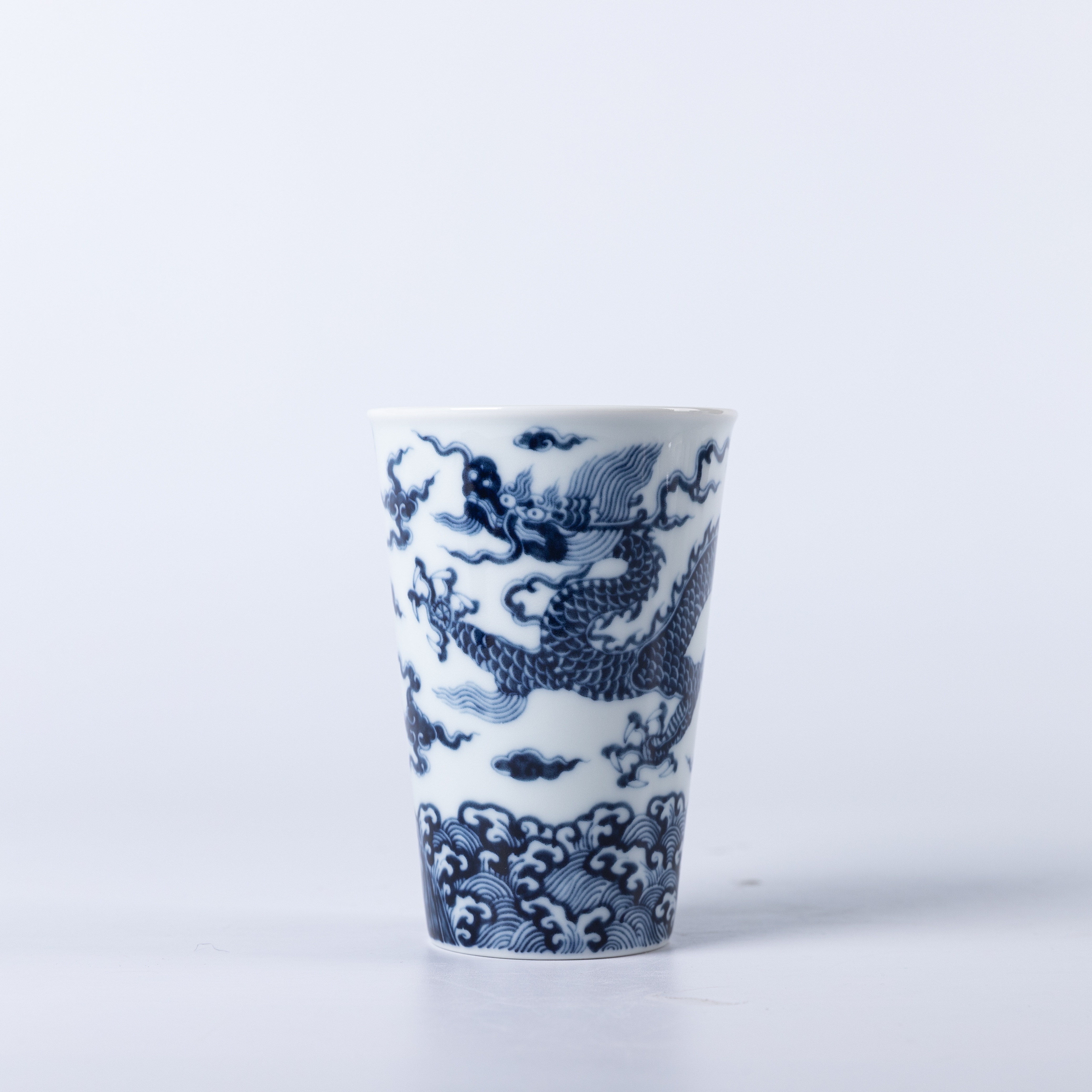 Fine China Soda Cup 260ml for Coke and More. made from porcelain with 3 patterns: flowering begonia pattern, hundred-butterfly motif, blue-and-white d