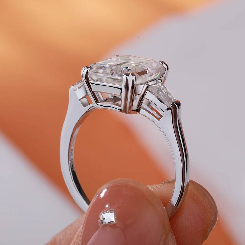 1/2/3/4Carat Emerald Cut Full Moissanite Engagement Rings with Tapered Baguette Cut Diamond S925 Silver Wedding Rings for Women