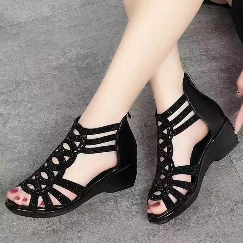 2025 New Summer Slipsole Sandals Soft Leather Mom Shoes Fashion Jacket Womens Soft Bottom Hollow Womens Shoes Womens Shoes W250814