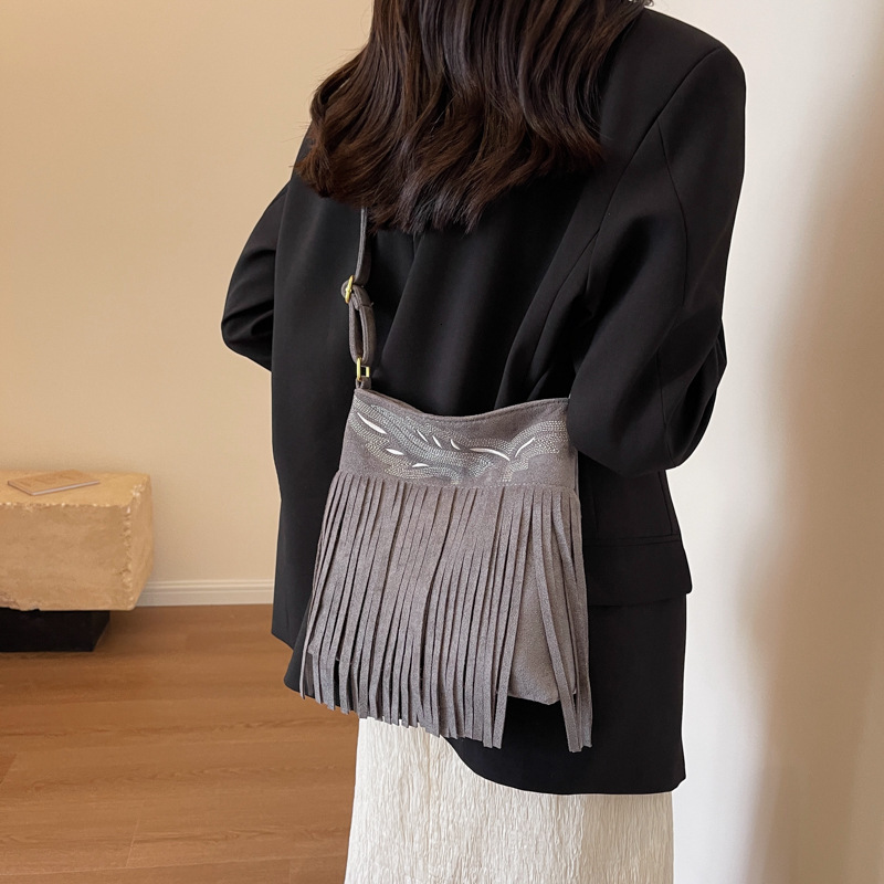 2025 new designer matte tassel bucket bag women's bag fashion crossbody bag