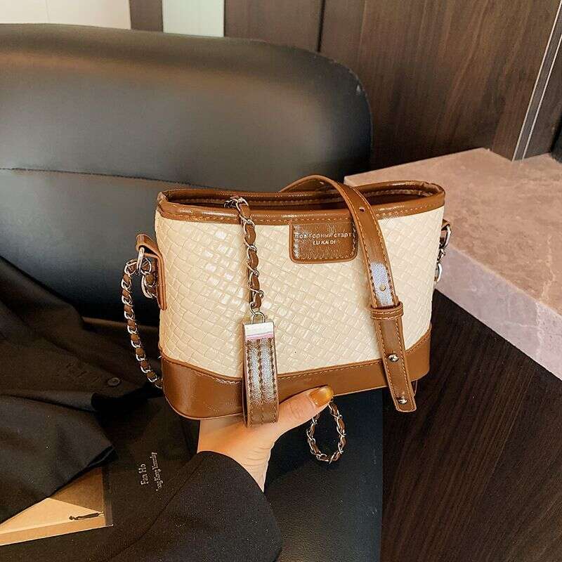 Quilted Chain 2025 For Women New Fashionable Versatile High-end Bucket Commuter Shoulder Crossbody Bag Light