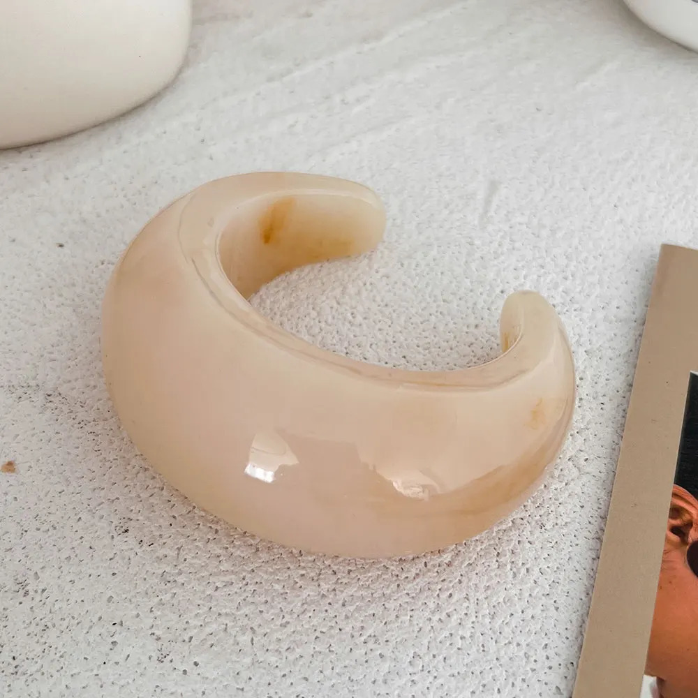 KMVEXO Vintage Punk Beige Khaki Thick Resin Acrylic Smudging Bangles Geometric Irregular Bangle Bracelets For Women Men Jewelry 250812