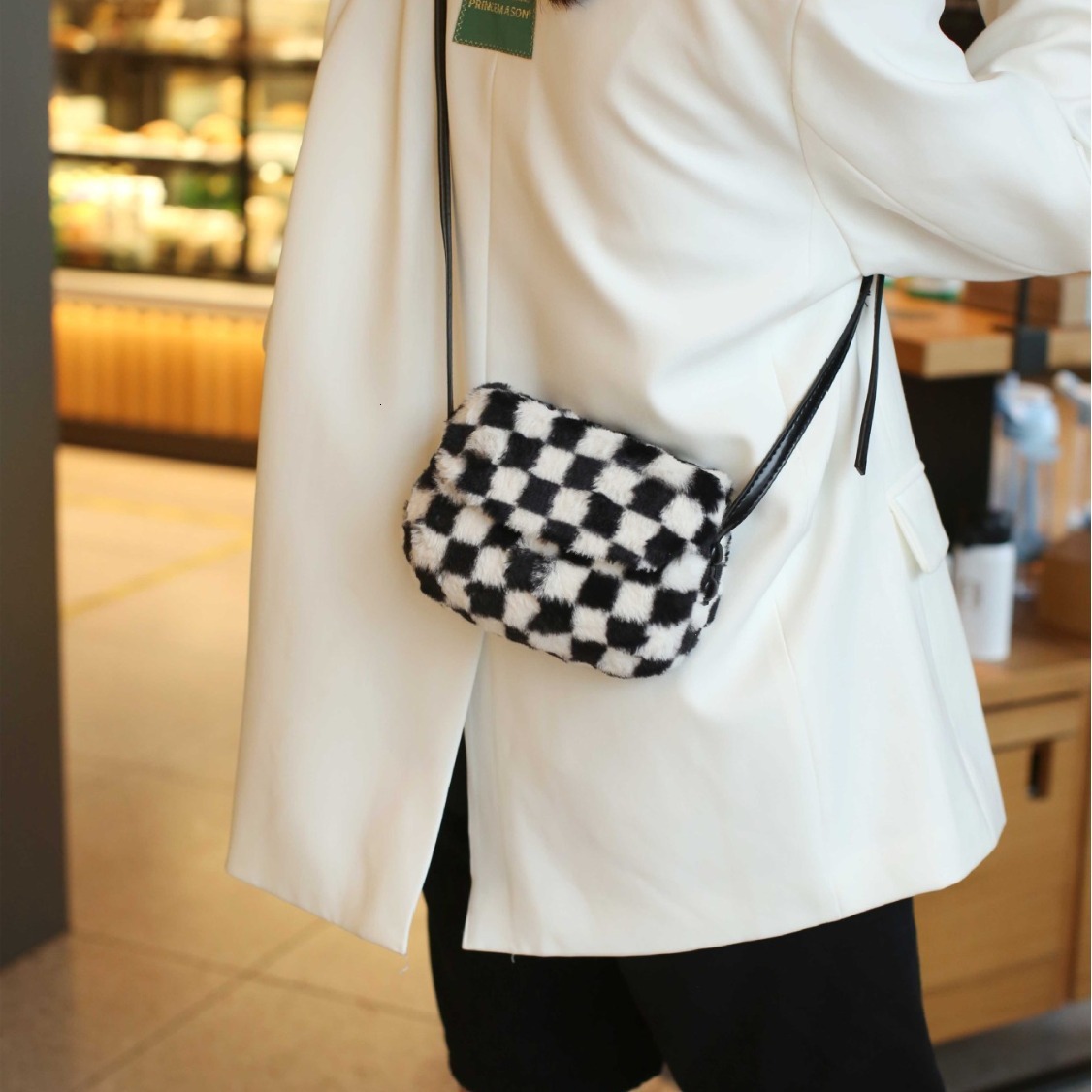 Fluffy Autumn Style High-end Women's Black and White Plaid Plush Saddle Design Single Shoulder Crossbody Bag for Women