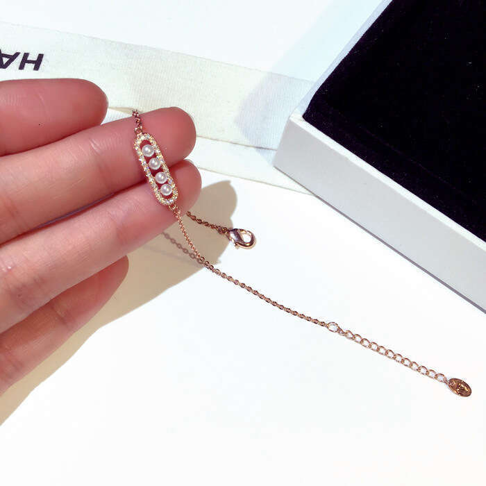 New Fashion Korean Version Exquisite Super Shiny Imitation Pearl Inlaid Zircon Elegant Bracelet Bangle Jewelry for Women S00247