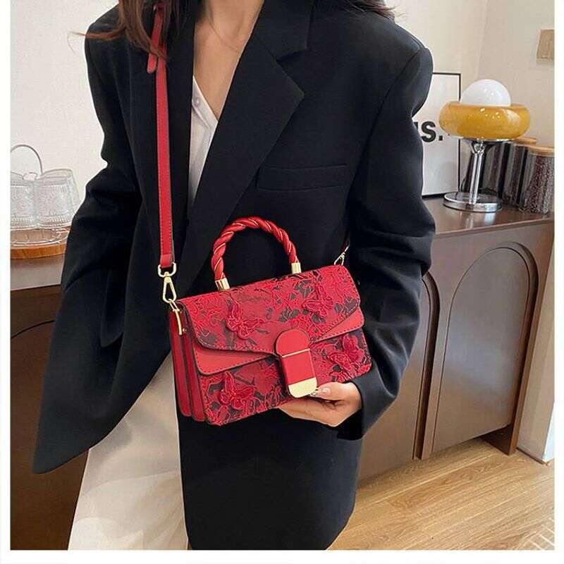 Fashion Women Senior Sense Embroidery Small Square Hard Handbag New Single Shoulder Crossbody Temperament Female Bag