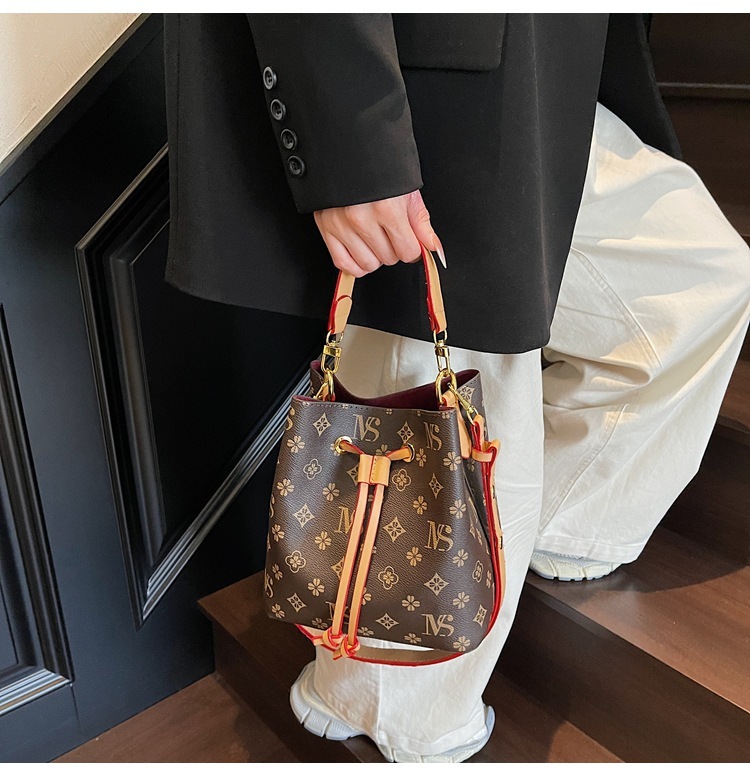 Designer Luxury Bag Bag Vintage Floral Print Letter Drawstring Bucket Bag 2025 New Fashion Niche Light Luxury Versatile Shoulder Crossbody Handbag