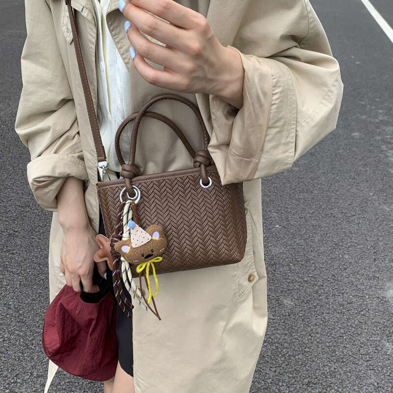 Chic Woven Tote Handbag with Adorable Charm - Durable Material, Roomy Interior, Ideal for Fashion - Forward Women's Daily & Beach Outings