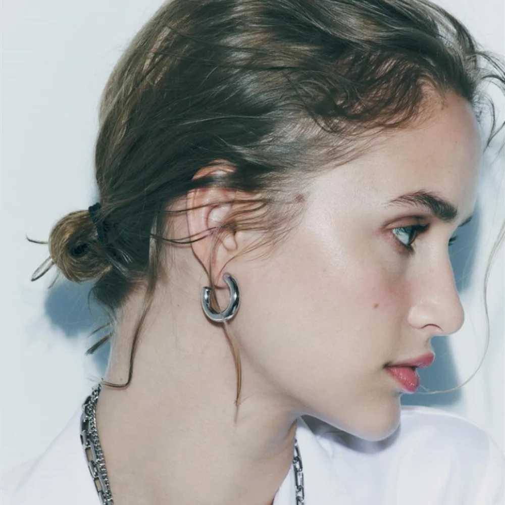 Stainless Steel Classic Gold Color Hollow Thick Loop Large Circle Hoop Never Fade C-Ring Piercing Earrings for Women Jewelry XJ250814