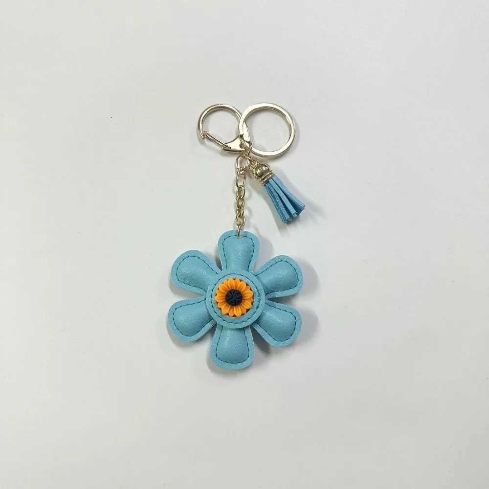 Creative Sunflower Bag Charm Keychain PU Leather Pendant Keyring Sweet Charm Flower Hanging Bag Backpack Decoration Accessory Gift Y250814