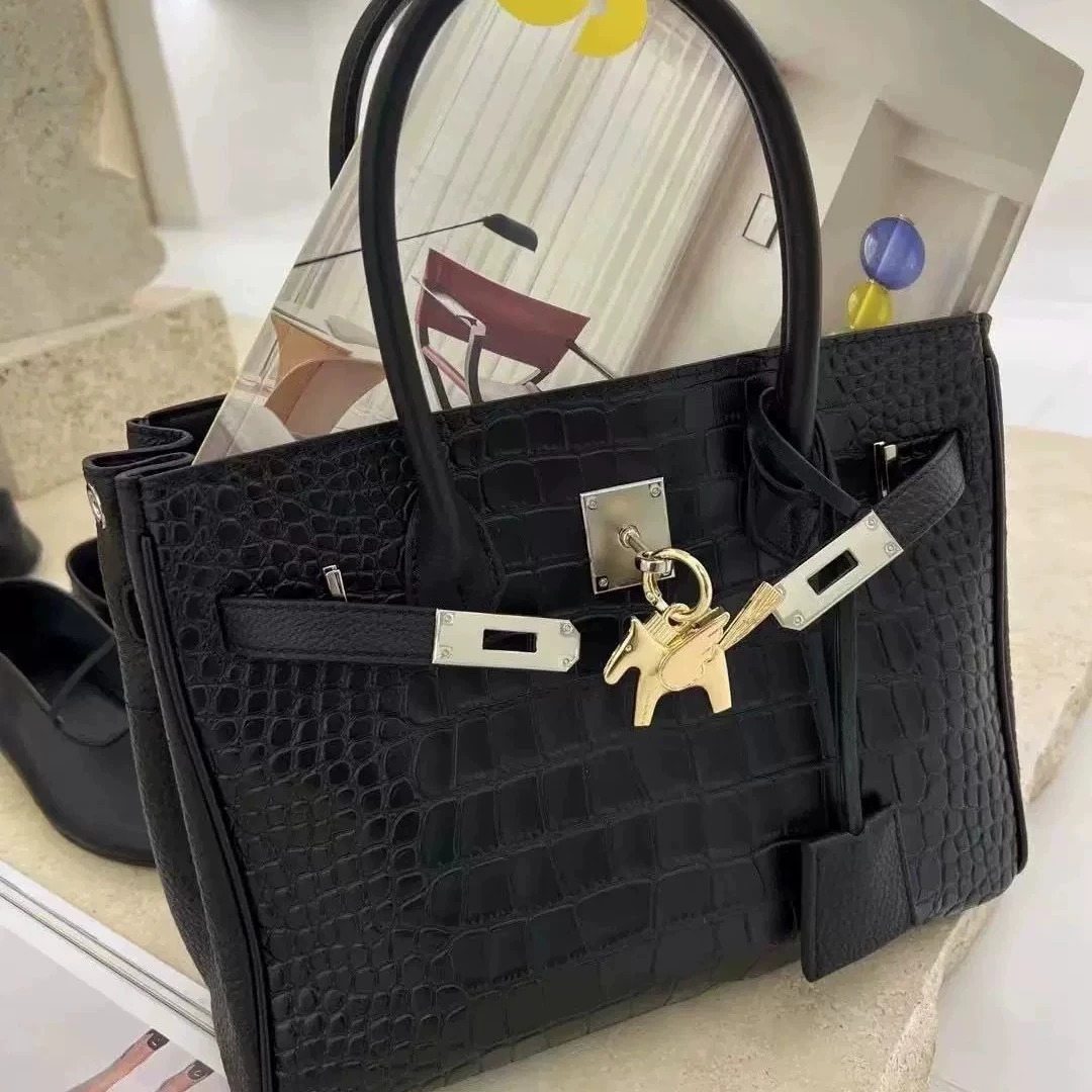 Alloy Horse Keychain Pendant for Ladies Women Bag Horse Charm Handmade Charm For H Home Bag Car Decorate Accessories Gifts 250811