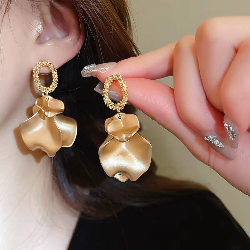 Women's Exaggerated Fashion Jewelry Sier Needle Floral Petal Acrylic Earrings