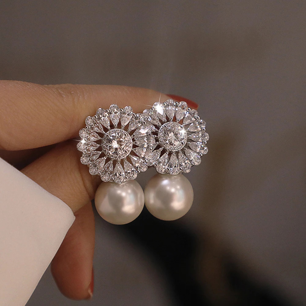 Huitan Romantic Women Stud Earrings Pearl Delicate Female Earring for Party Gift Top Quality Jewelry Drop 250812