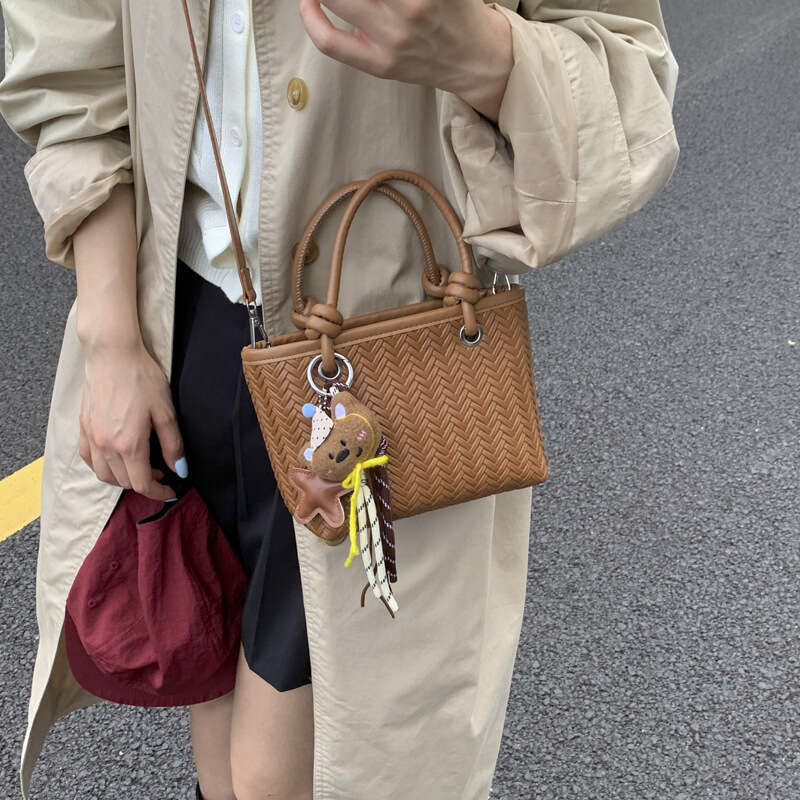 Chic Woven Tote Handbag with Adorable Charm - Durable Material, Roomy Interior, Ideal for Fashion - Forward Women's Daily & Beach Outings