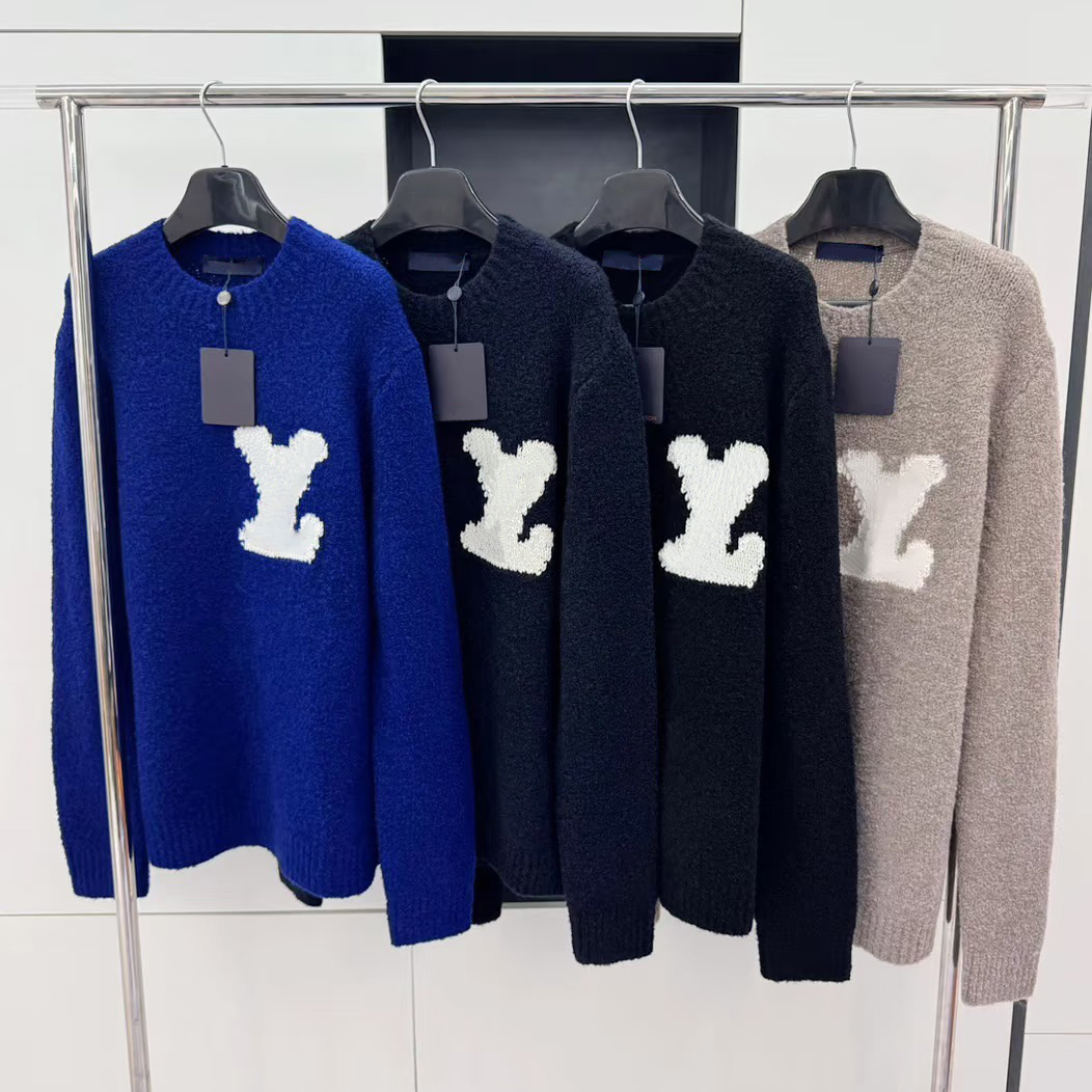 High quality designer men's round neck pullover, fashionable and versatile long sleeved sweater, party knit sweater